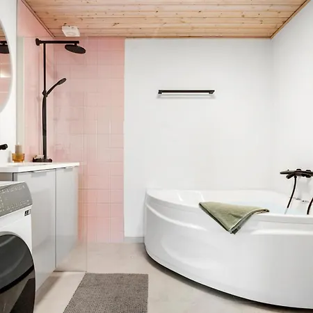 2 Bedroom Stunning In *