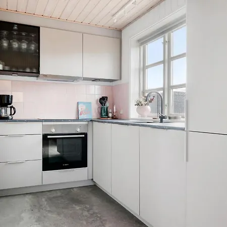 2 Bedroom Stunning In *