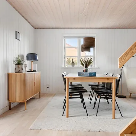 2 Bedroom Stunning In *